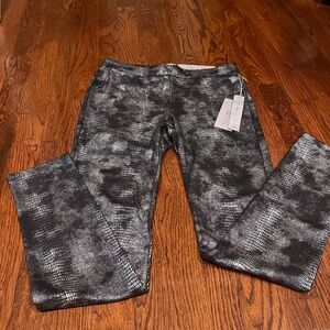 Jennifer Lopez Black and Gray crocodile patterned mid rise  Jeggings